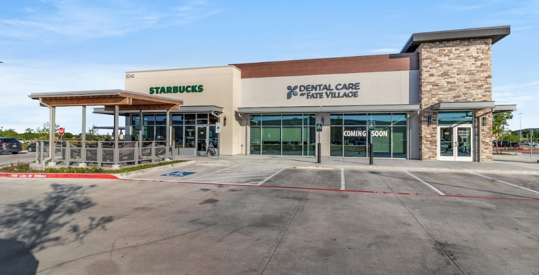 Retail-adjoined office location exterior